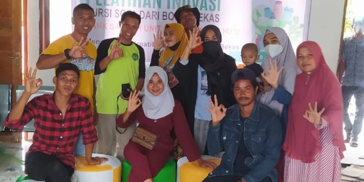 BSI Huu Ubah Botol Bekas Jadi Kursi Sofa