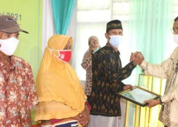 PT STM Beri Beasiswa Prestasi Bagi Sepuluh Mahasiswa Huu