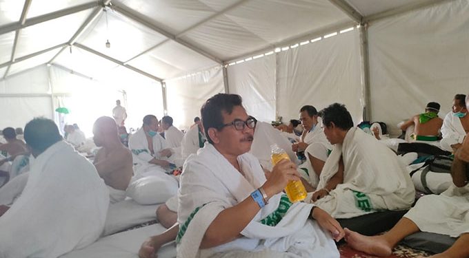 Puncak Wukuf, Bupati Dan Jamaah Haji Dompu Terharu