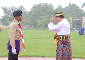 Bupati Terobos Hujan Beri Apresiasi Komandan Upacara