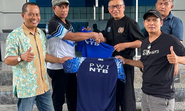 Anggota DPD RI Suport Kontingen Porwanas NTB