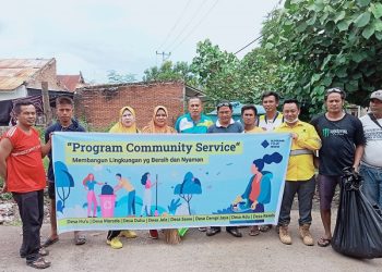 Kompak, Warga Desa Jala Bersama PT. STM Bersih-Bersih Desa