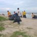 Wisman Ikut Bersih Pantai Lakey Bersama PT STM