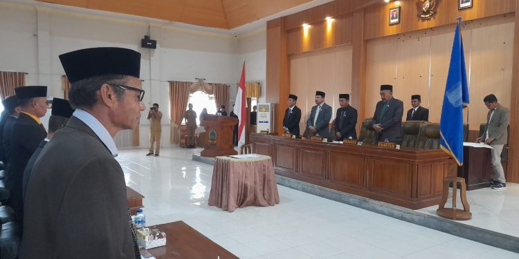 Ketua DPRD Dompu Pimpin Doa untuk Arwah Rahmat Syafiuddin