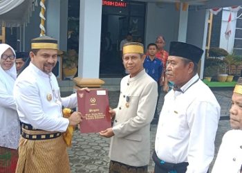 10 ASN Kemenag. Dompu Dapat Satya Lencana Karya Satya Presiden