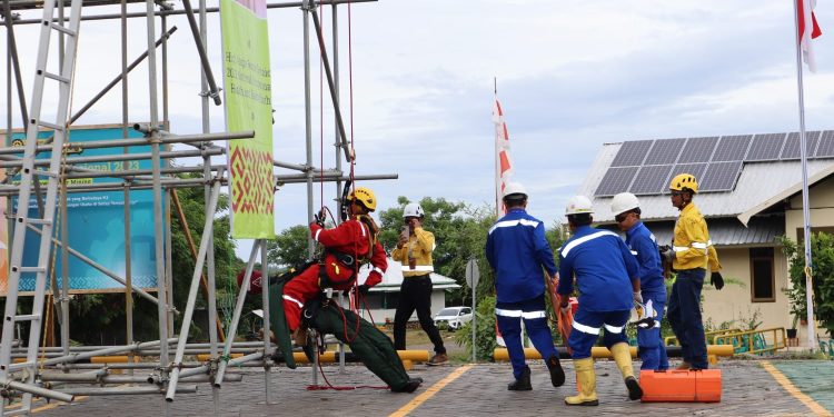 Puncak Bulan K3 PT STM Dimeriahkan Demo Penyelamatan Korban pada Ketinggian