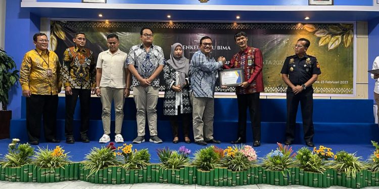 PT STM Raih Award sebagai Pemberi Kontribusi Signifikan Penerimaan Pajak 2022