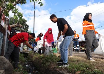 Pemdes Sawe Kompak Ikuti Program Community Service PT STM