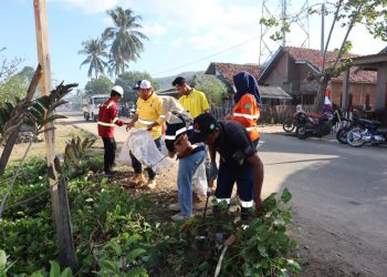 Community Service PT STM di Nangadoro Bersihkan Lingkungan dari Sampah