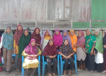 Jaga Warisan Budaya,  AMAN Dompu Beri Suport Pengrajin Tenun Munapa’a Ranggo