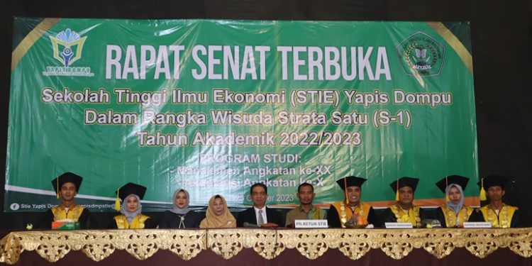 Konsisten Siapkan Lulusan Unggul, STIE Yapis Dompu Kembali Mewisuda 121 Lulusannya