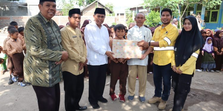Tembus Kompetisi Sains Nasional 2023, Imam Mahdi Dapat Penghargaan Satu Laptop dari PT STM