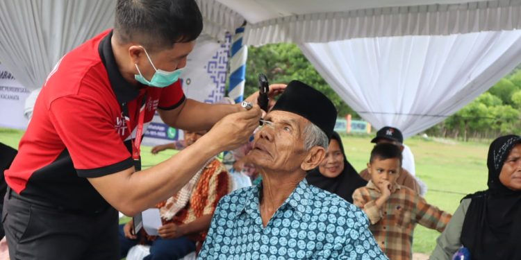 Peringati HUT NTB ke 65, PT STM Gelar Bhakti Sosial Operasi Katarak