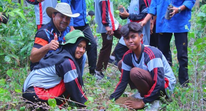 Jaga Mata Air, Kodim dan Pemda Dompu Sinergi Lakukan Penanaman di Sumber Mata Air