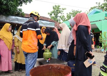 Isi Bulan K3 Nasional 2024, ERT STM Edukasi Warga Tangani Kebakaran di Rumah Rangga