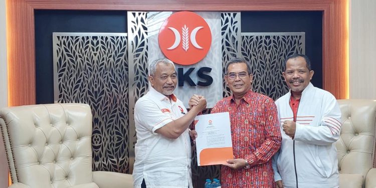 Serahkan SK Dukungan, PKS Siap Menangkan Pasangan AKJ-Syah