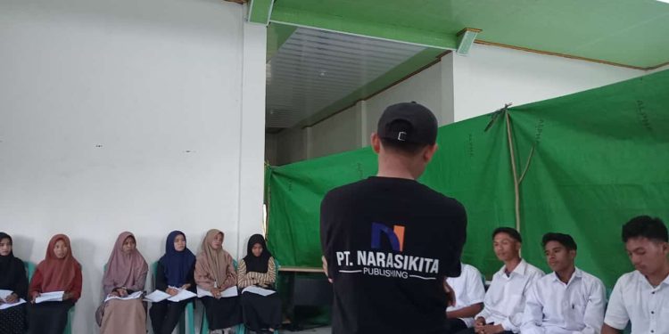 Semua Orang Bisa Jadi Penulis