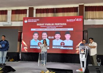 Debat Perdana Pilkada Dompu di Aula Pendopo Bupati
