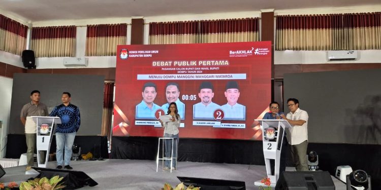 Debat Perdana Pilkada Dompu di Aula Pendopo Bupati