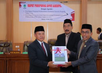 Pemda Dompu Sampaikan Raperda Pertanggungjawaban APBD 2023 ke Dewan