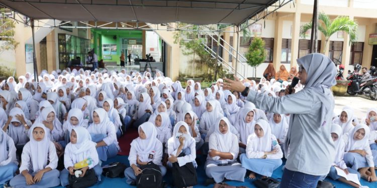 PT STM Berbagi Pengalaman Dunia Kerja kepada Pelajar SMKN 1 Dompu