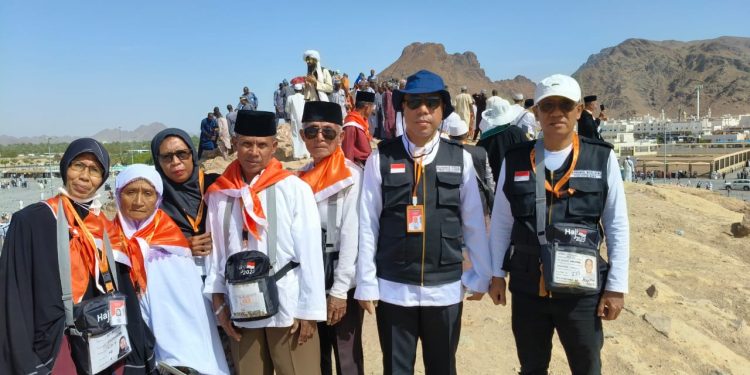 Ekspresi Bahagia Dari JCH Kloter 10 LOP Saat City Tour Madinah