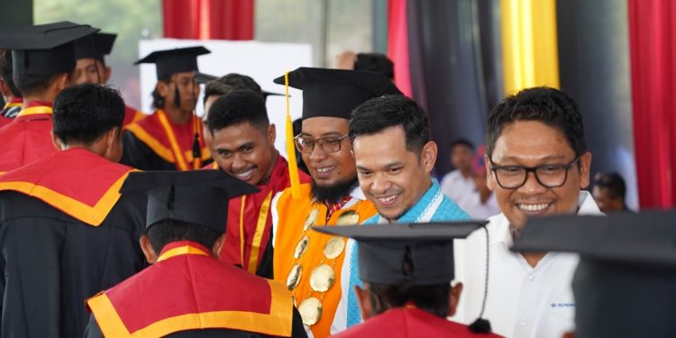 Beasiswa PT STM Dukung Mahasiswa Dompu Raih Berbagai Prestasi