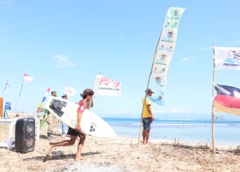 Peselancar Mancanegara Ramaikan Turnamen Surfing Lakey Dompu