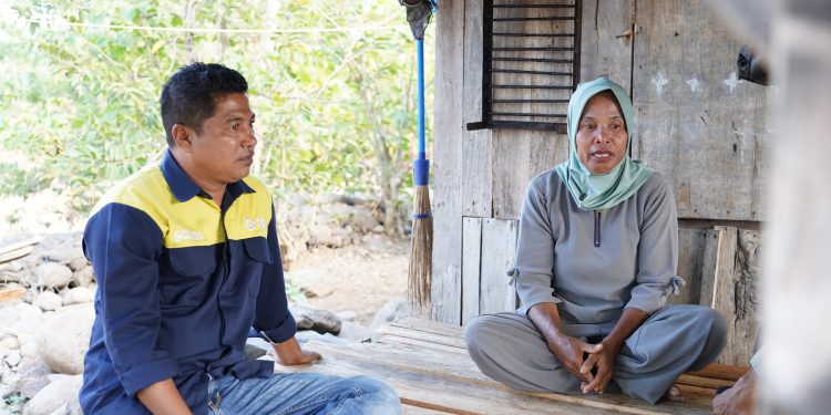 Dari Jalan Terjal hingga Liuk Ular: Perjuangan Warga Hu’u sebelum Program Jamban Keluarga