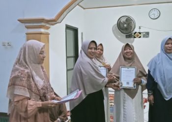 Perkuat Legalitas dan Syiar Islam, Kemenag Dompu Serahkan SKT kepada Lima Majelis Ta’lim di Desa Dorebara