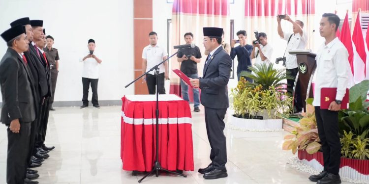 Bupati Dompu Lantik Pimpinan BAZNAS Periode 2026-2031, Kakan Kemenag Hadiri Pelantikan