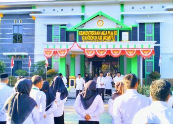 Kepala Kemenag Dompu Pimpin Apel Pagi, Tekankan Keteladanan Rasulullah untuk ASN yang Cerdas dan Bijak